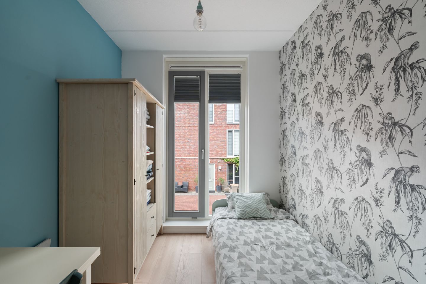 Modern Family Home with Sunny Southwest Garden in Rotterdam Feijenoord — 25