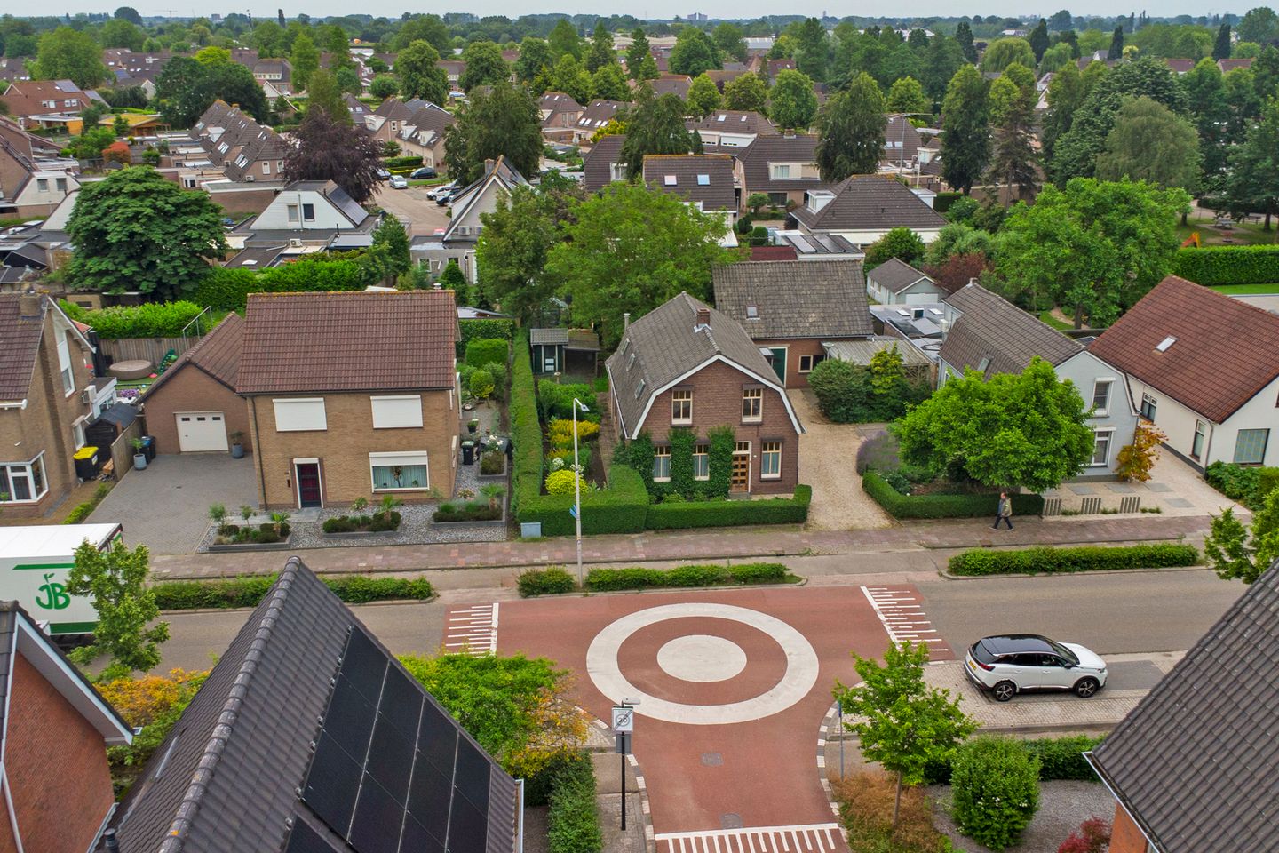 Elegant historic home with spacious garden and garage near Kerkdriel centre — 64