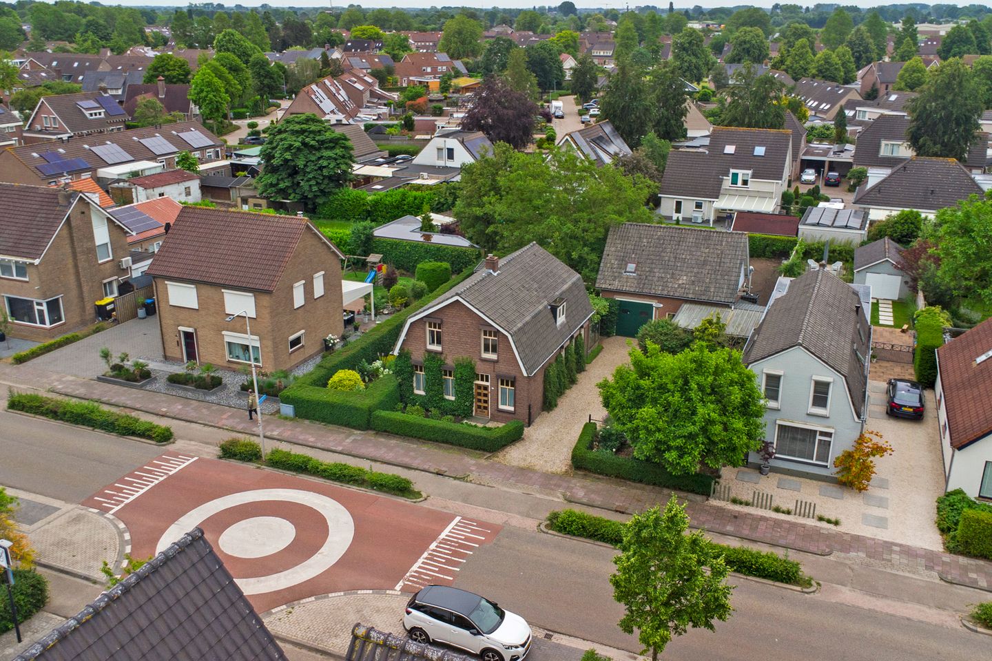 Elegant historic home with spacious garden and garage near Kerkdriel centre — 65