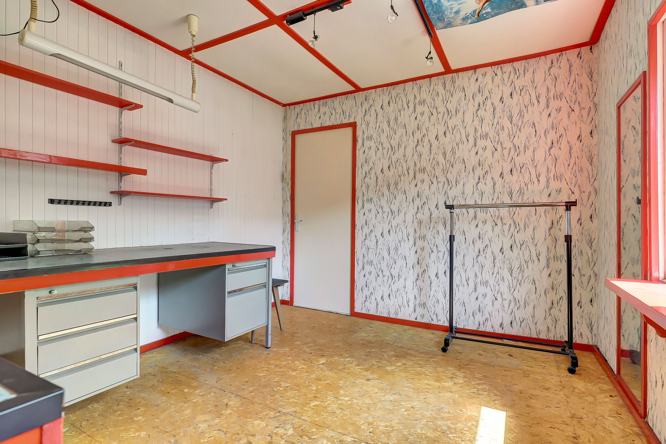 Elegant historic home with spacious garden and garage near Kerkdriel centre — 27
