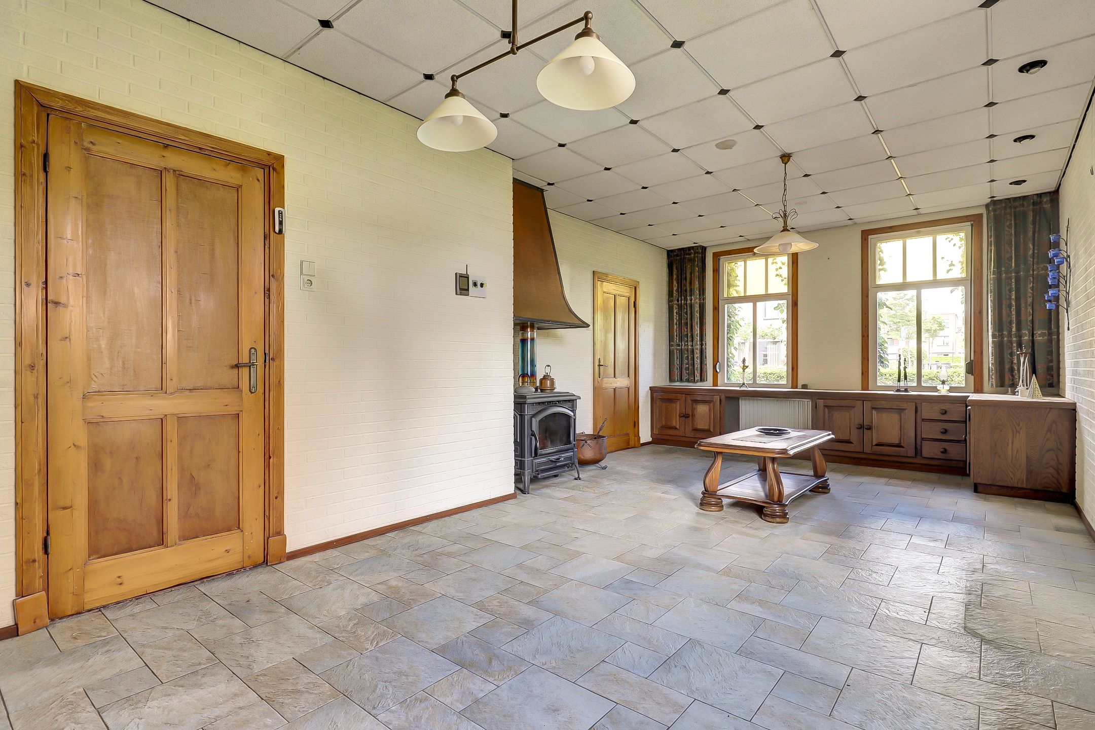 Elegant historic home with spacious garden and garage near Kerkdriel centre — 9