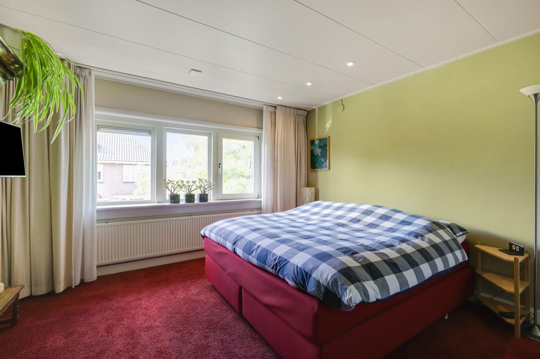 Characterful 1930s Semi-Detached Home with Five Bedrooms, Garden Studio and Spacious Plot Near Doetinchem Forest — 47
