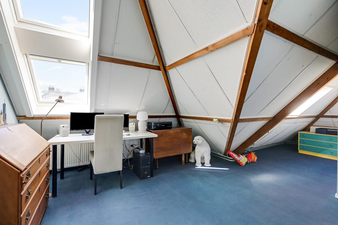 Characterful 1930s Semi-Detached Home with Five Bedrooms, Garden Studio and Spacious Plot Near Doetinchem Forest — 58