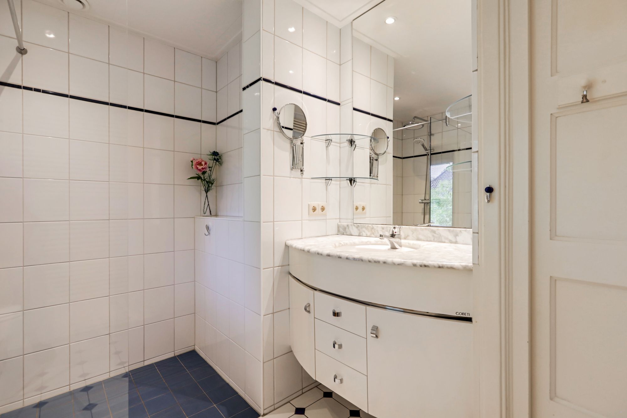 Characterful 1930s Semi-Detached Home with Five Bedrooms, Garden Studio and Spacious Plot Near Doetinchem Forest — 54