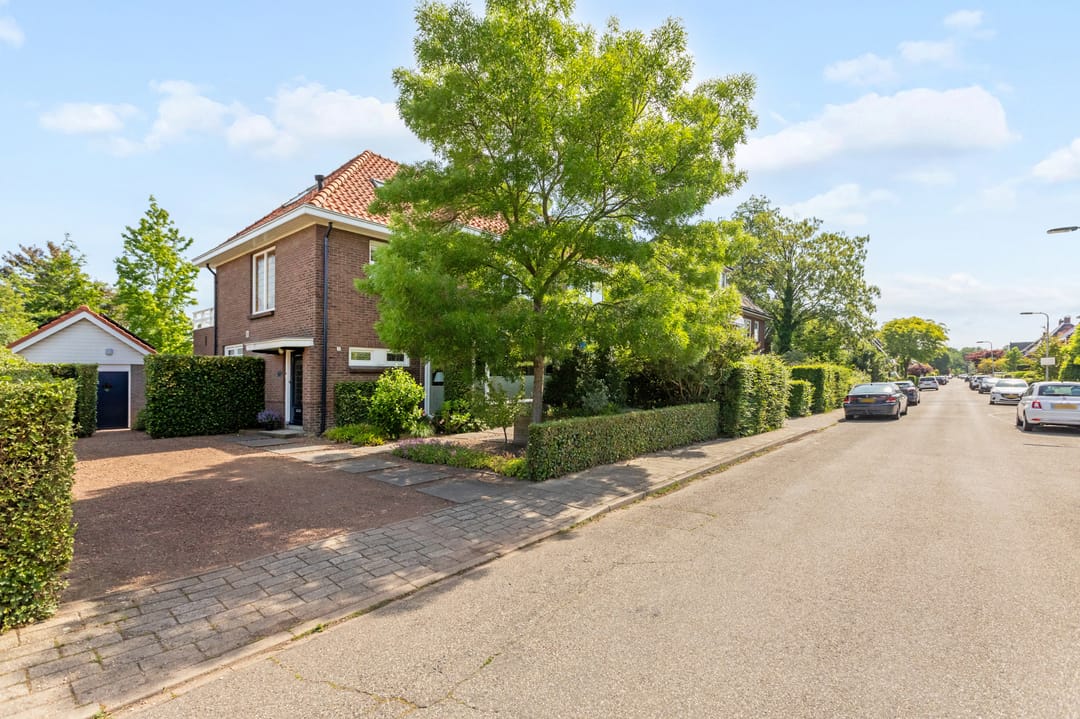 Characterful 1930s Semi-Detached Home with Five Bedrooms, Garden Studio and Spacious Plot Near Doetinchem Forest — 67