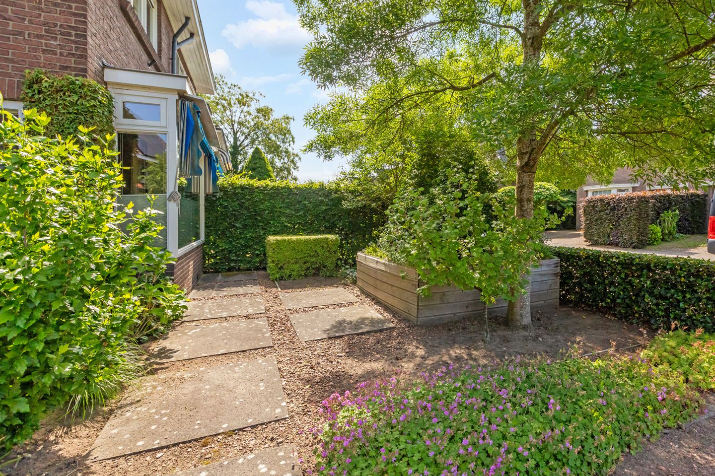 Characterful 1930s Semi-Detached Home with Five Bedrooms, Garden Studio and Spacious Plot Near Doetinchem Forest — 64
