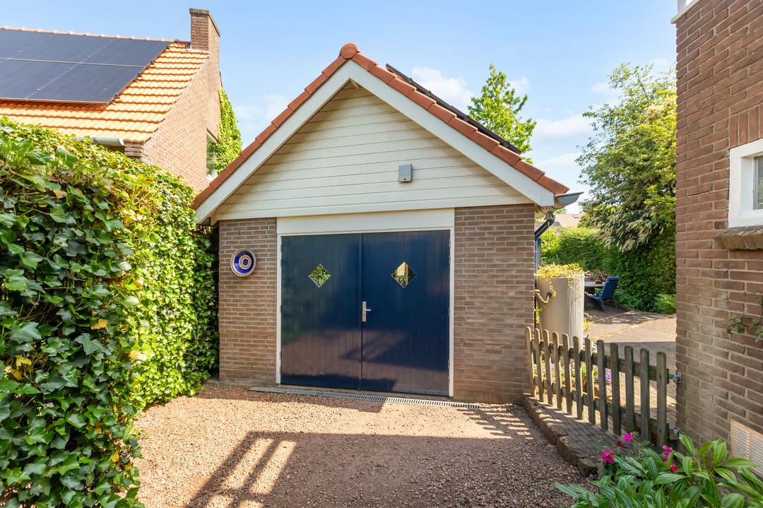 Characterful 1930s Semi-Detached Home with Five Bedrooms, Garden Studio and Spacious Plot Near Doetinchem Forest — 38