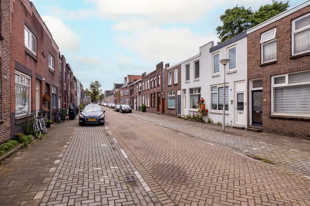 Well-maintained 3-bedroom terraced house with sunny west-facing garden near Gouda center — 37