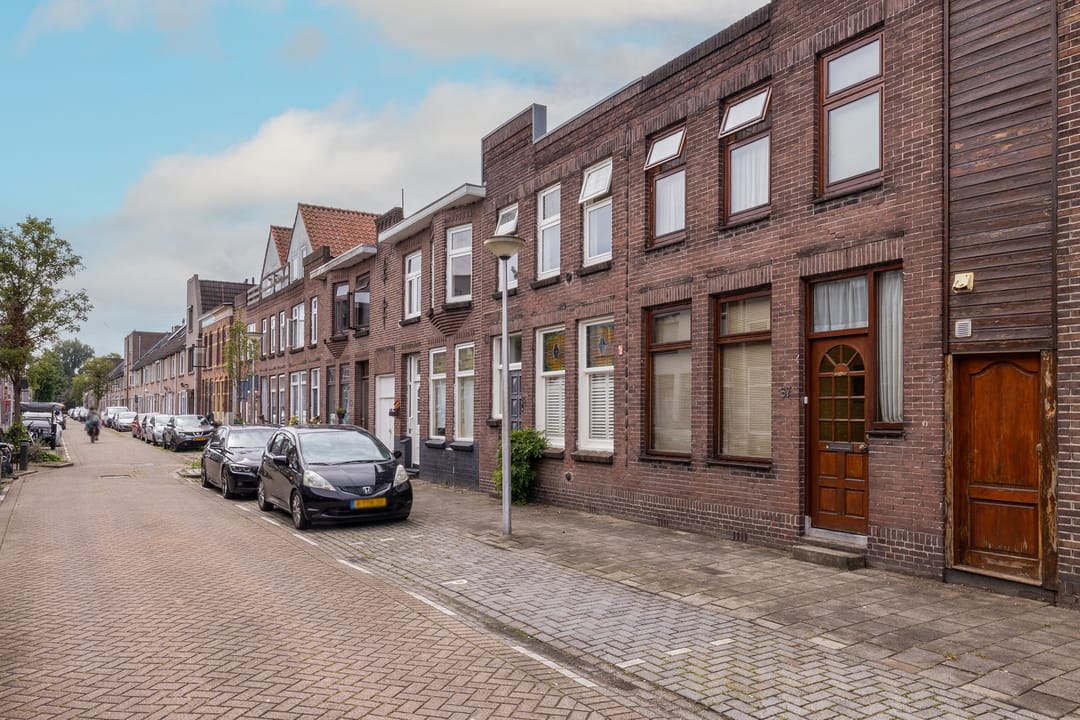 Well-maintained 3-bedroom terraced house with sunny west-facing garden near Gouda center — 38