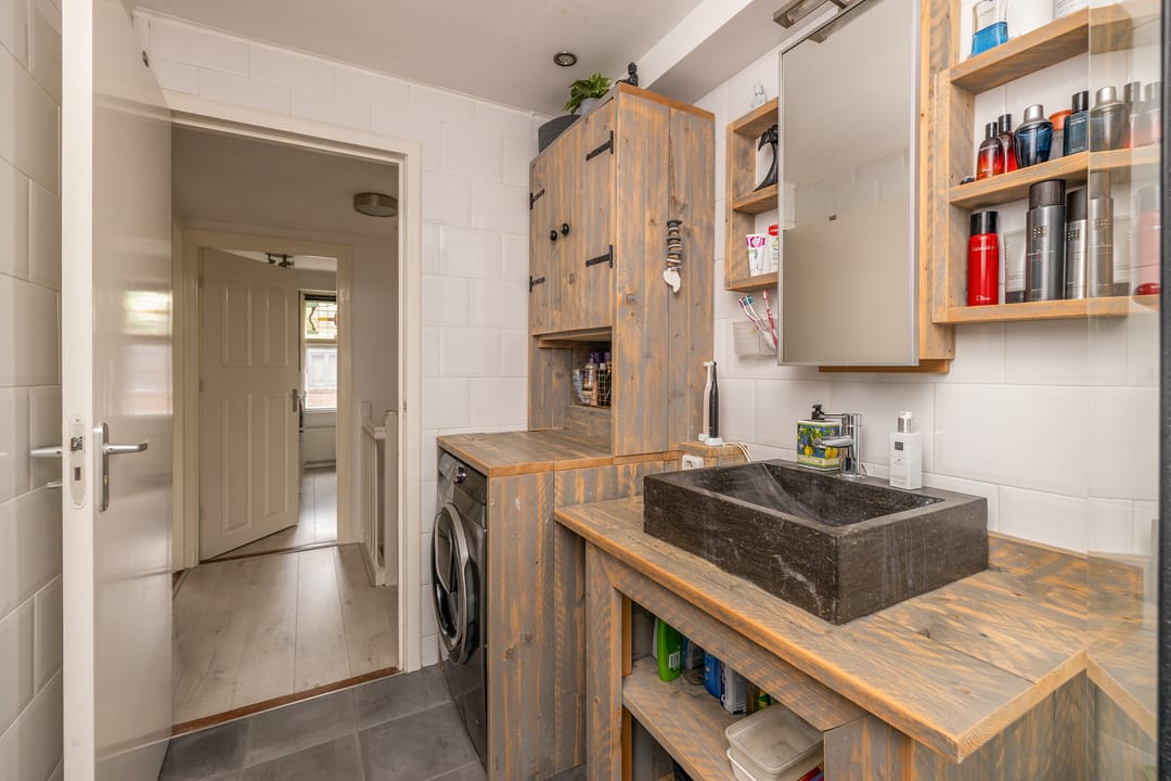 Well-maintained 3-bedroom terraced house with sunny west-facing garden near Gouda center — 28