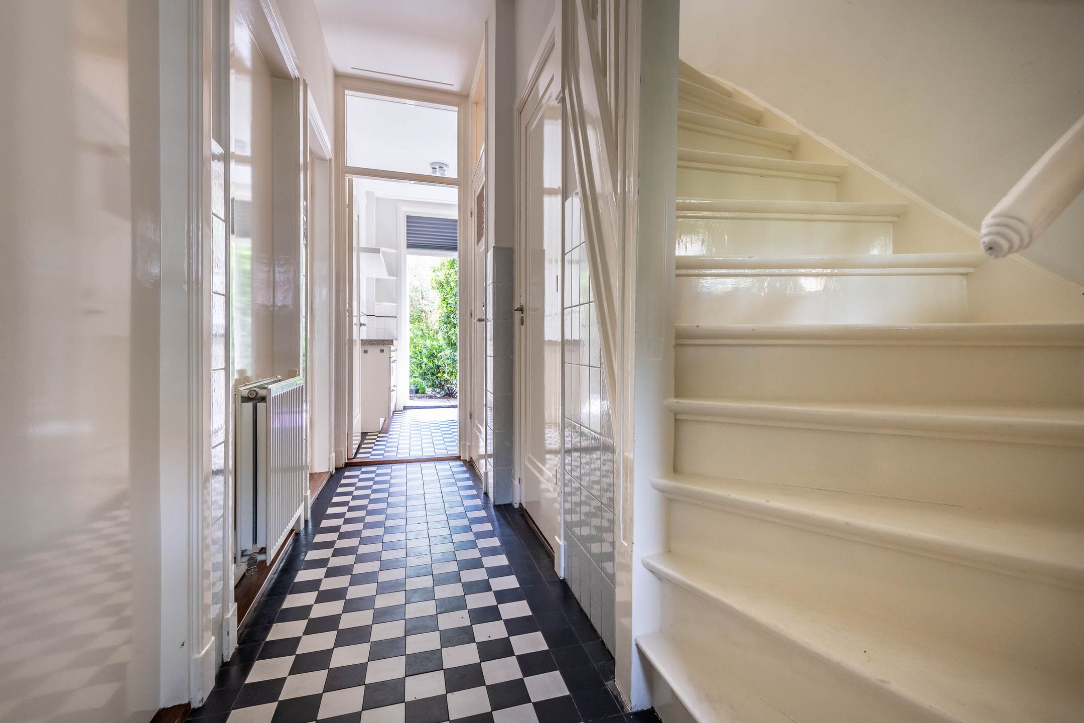 Spacious 1930s Family Home with Five Bedrooms and South-Facing Garden in Overveen — 12