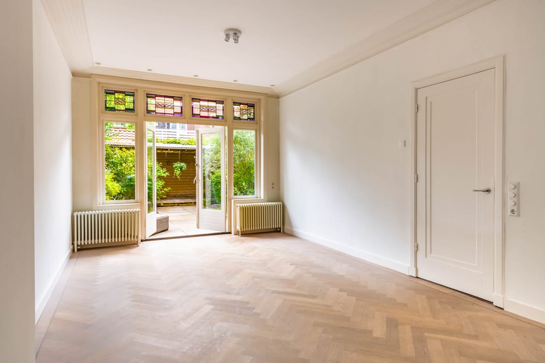 Spacious 1930s Family Home with Five Bedrooms and South-Facing Garden in Overveen — 7