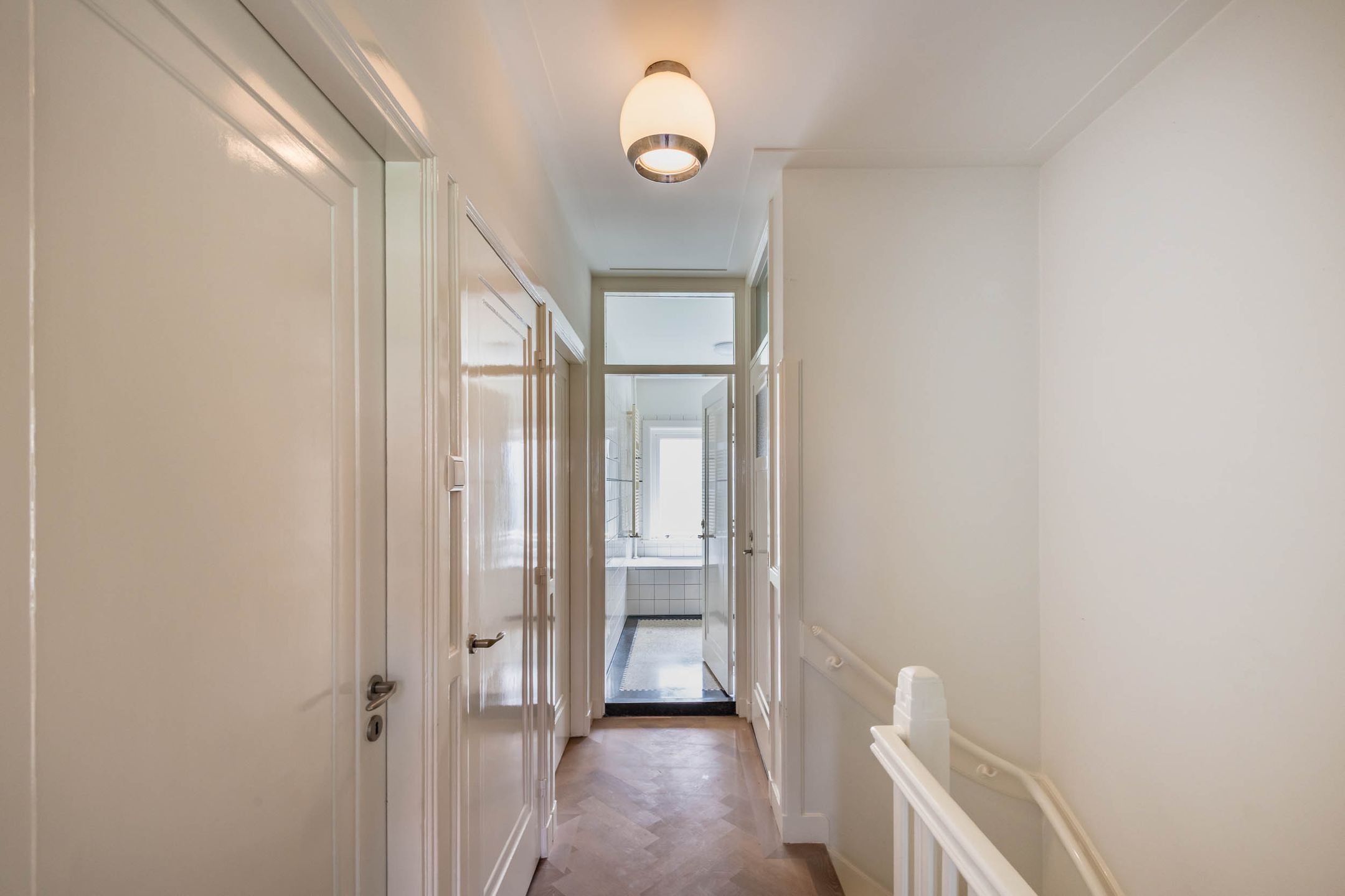 Spacious 1930s Family Home with Five Bedrooms and South-Facing Garden in Overveen — 15