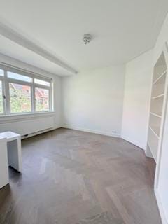 Spacious 1930s Family Home with Five Bedrooms and South-Facing Garden in Overveen — 16