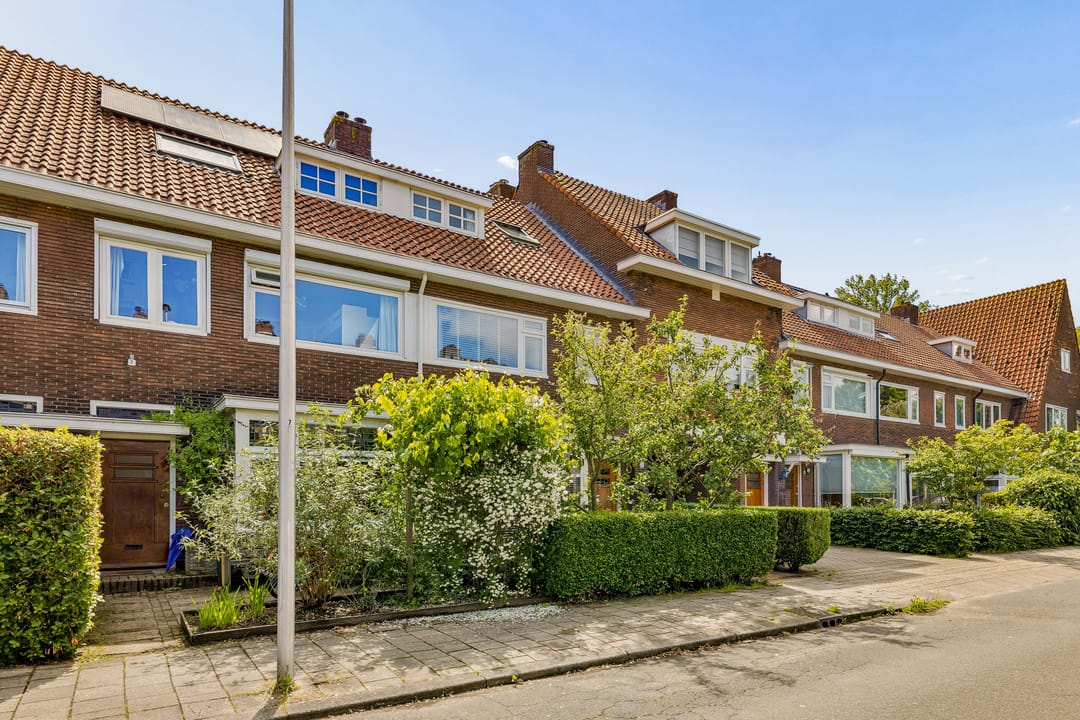 Authentic 1930s End Terraced Home with Five Bedrooms in Popular Tuindorp — 7