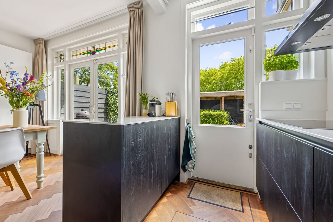 Authentic 1930s End Terraced Home with Five Bedrooms in Popular Tuindorp — 28