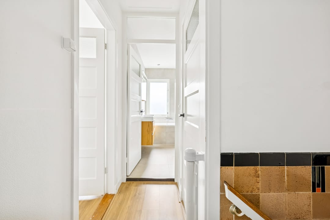 Authentic 1930s End Terraced Home with Five Bedrooms in Popular Tuindorp — 32