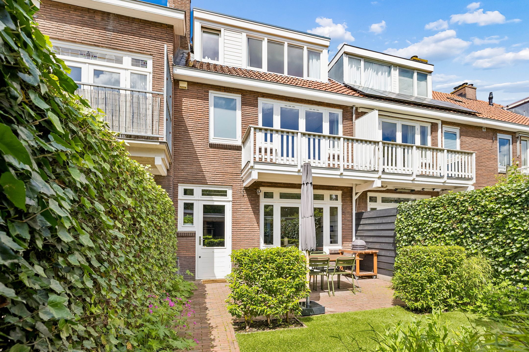 Authentic 1930s End Terraced Home with Five Bedrooms in Popular Tuindorp — 54