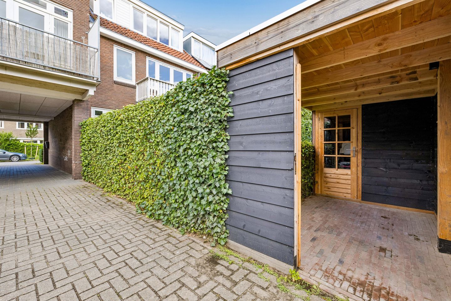 Authentic 1930s End Terraced Home with Five Bedrooms in Popular Tuindorp — 55