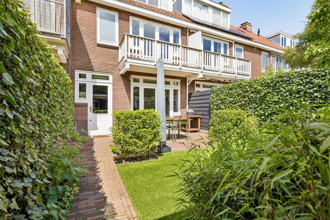 Authentic 1930s End Terraced Home with Five Bedrooms in Popular Tuindorp — 52
