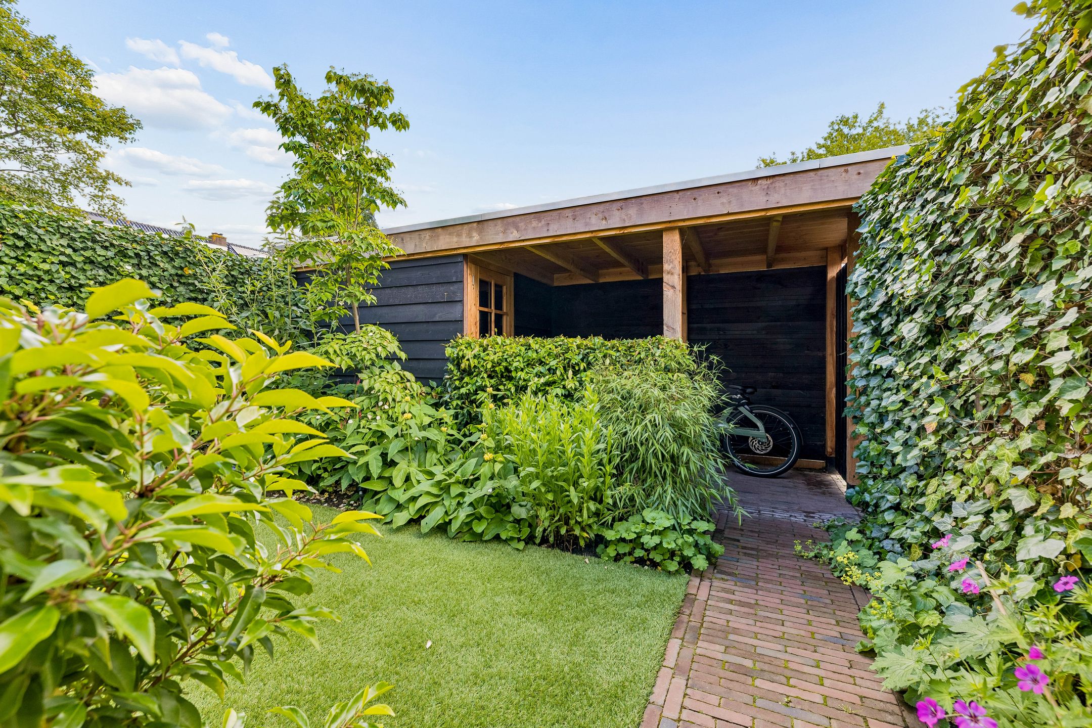 Authentic 1930s End Terraced Home with Five Bedrooms in Popular Tuindorp — 51