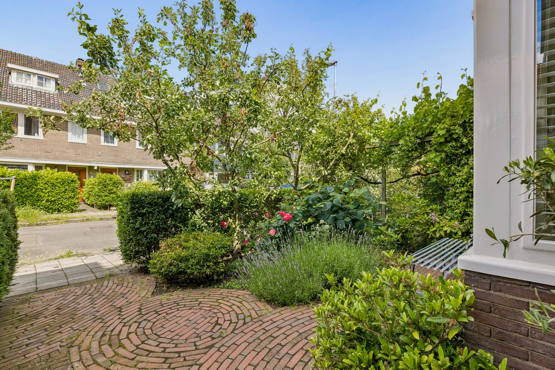 Authentic 1930s End Terraced Home with Five Bedrooms in Popular Tuindorp — 56