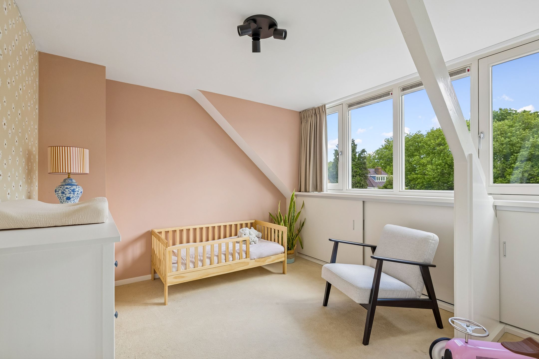 Authentic 1930s End Terraced Home with Five Bedrooms in Popular Tuindorp — 48