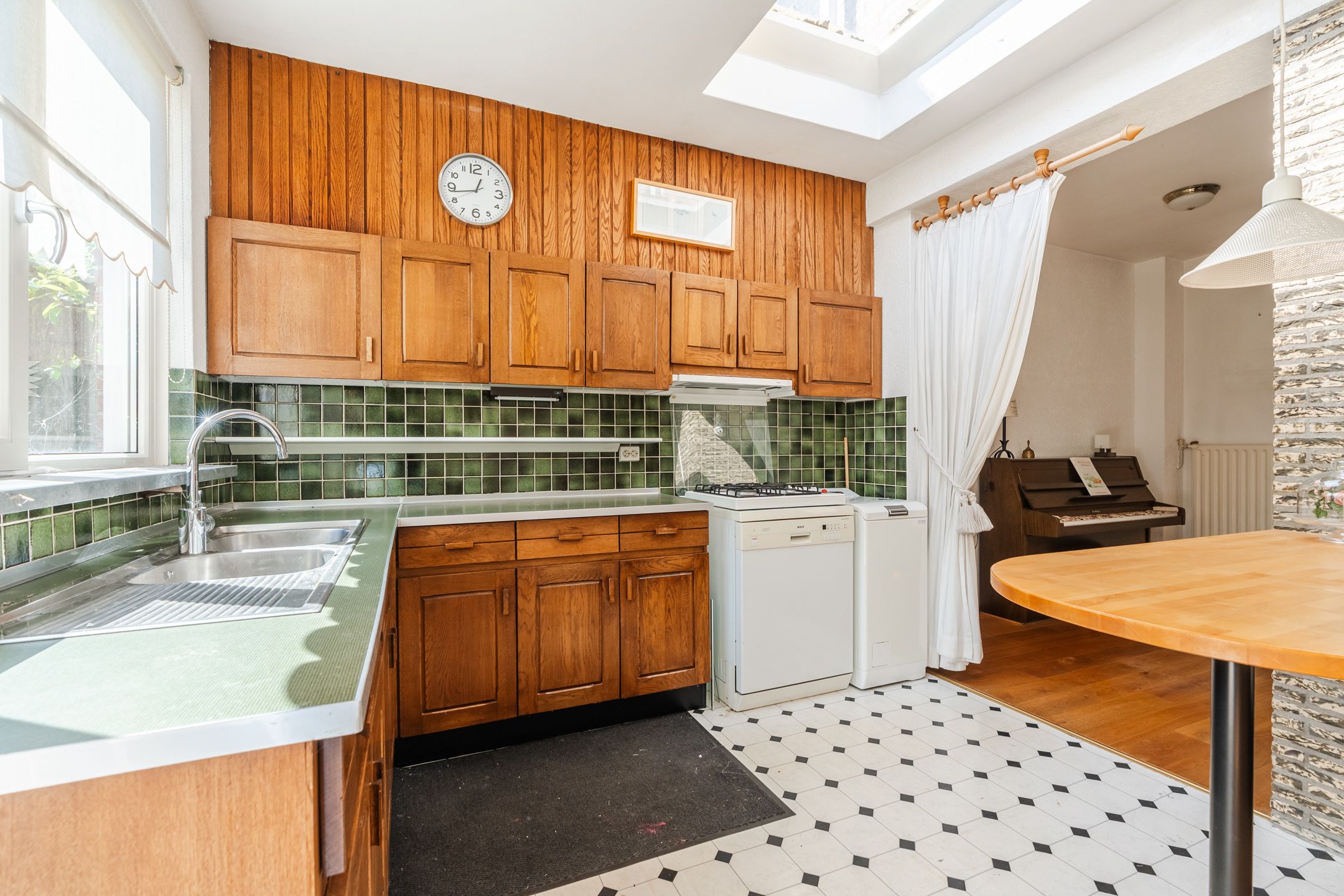 Extended Family Home with Four Bedrooms and Deep Garden in Child-Friendly Akert District — 18