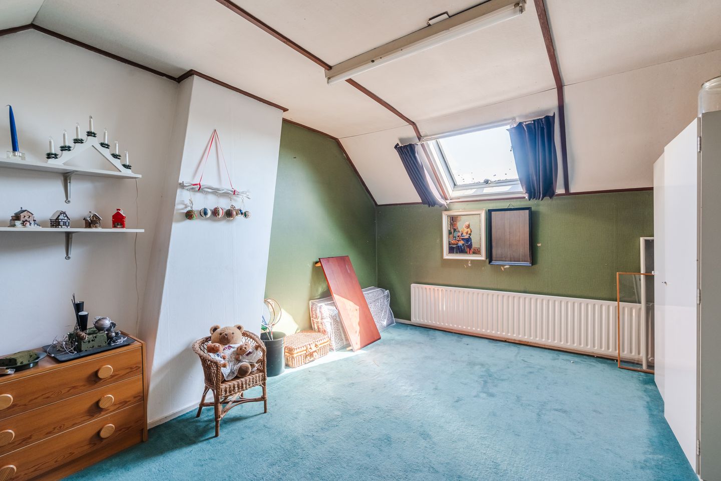 Extended Family Home with Four Bedrooms and Deep Garden in Child-Friendly Akert District — 29