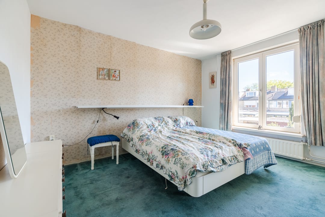 Extended Family Home with Four Bedrooms and Deep Garden in Child-Friendly Akert District — 22