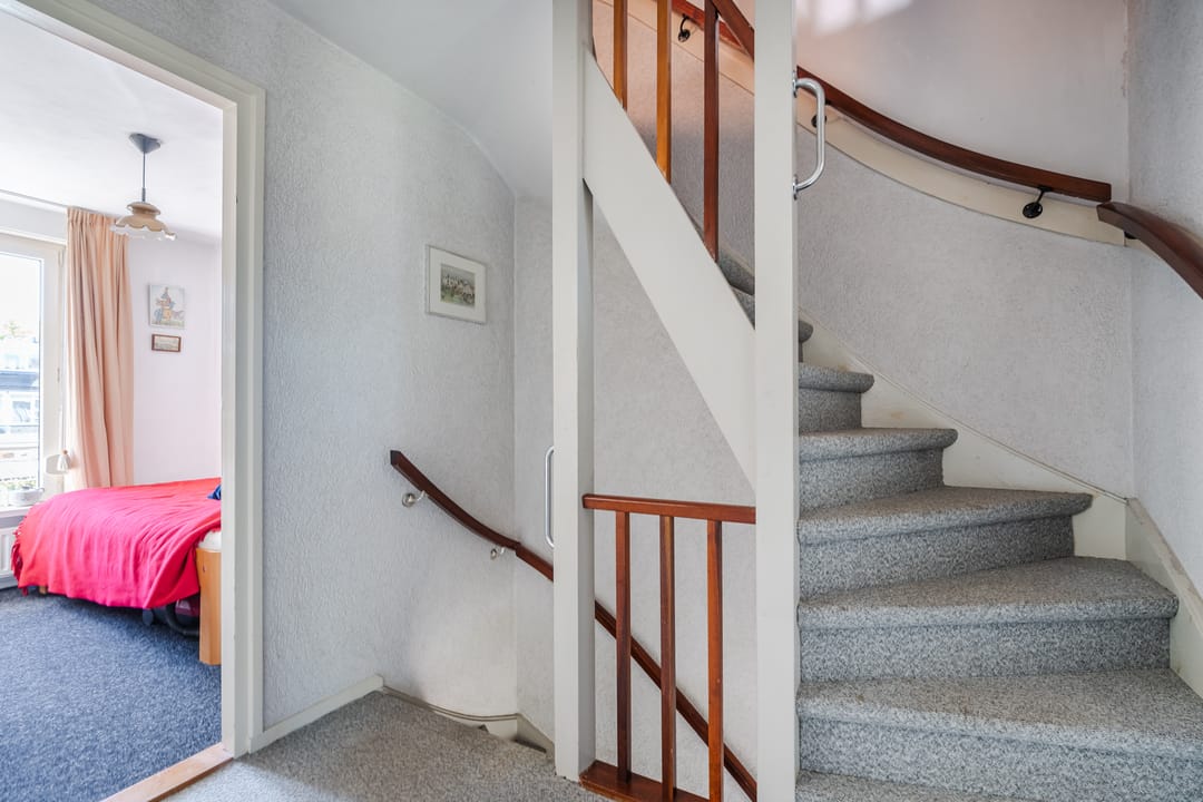 Extended Family Home with Four Bedrooms and Deep Garden in Child-Friendly Akert District — 28