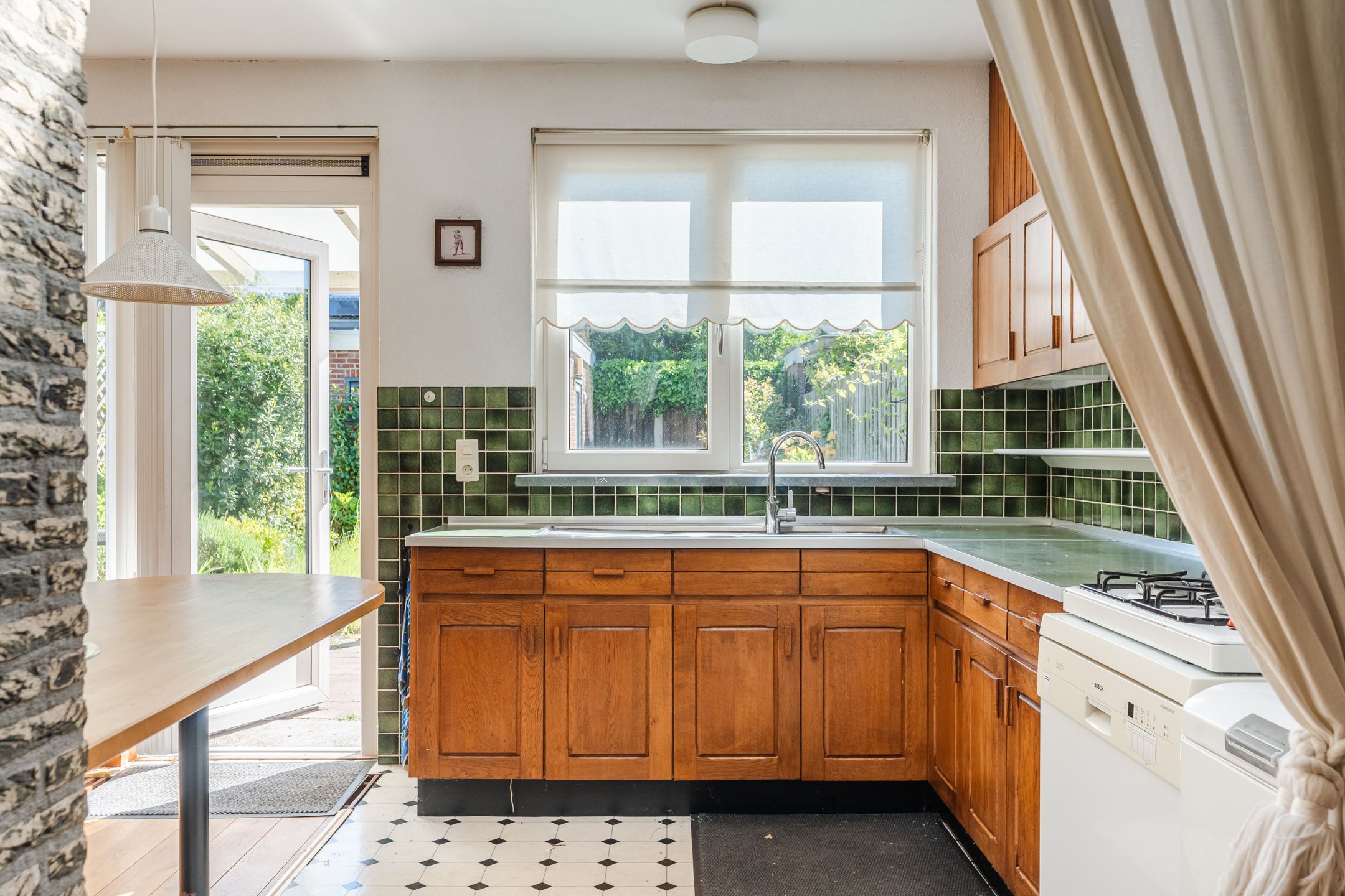 Extended Family Home with Four Bedrooms and Deep Garden in Child-Friendly Akert District — 21