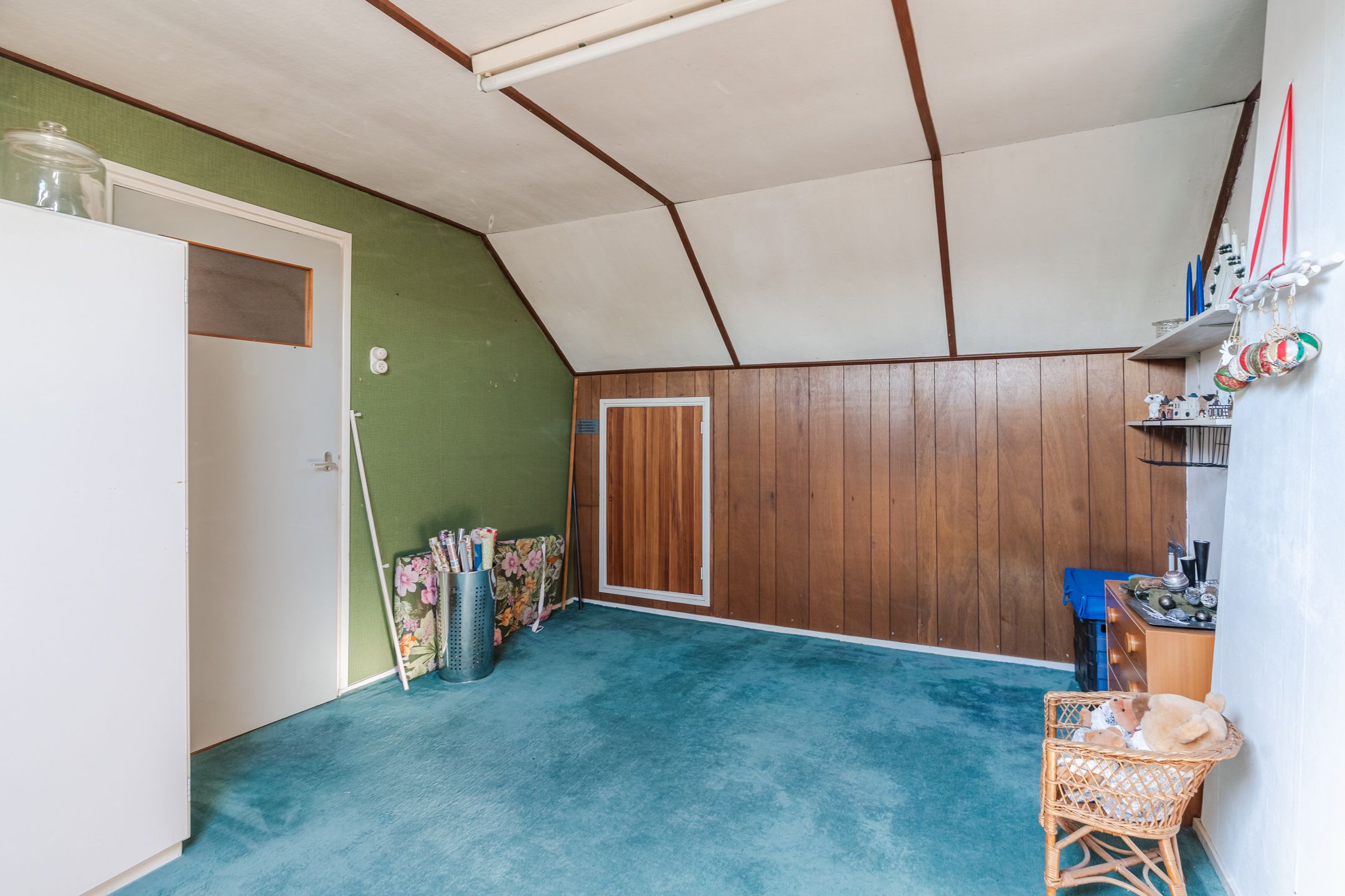 Extended Family Home with Four Bedrooms and Deep Garden in Child-Friendly Akert District — 30