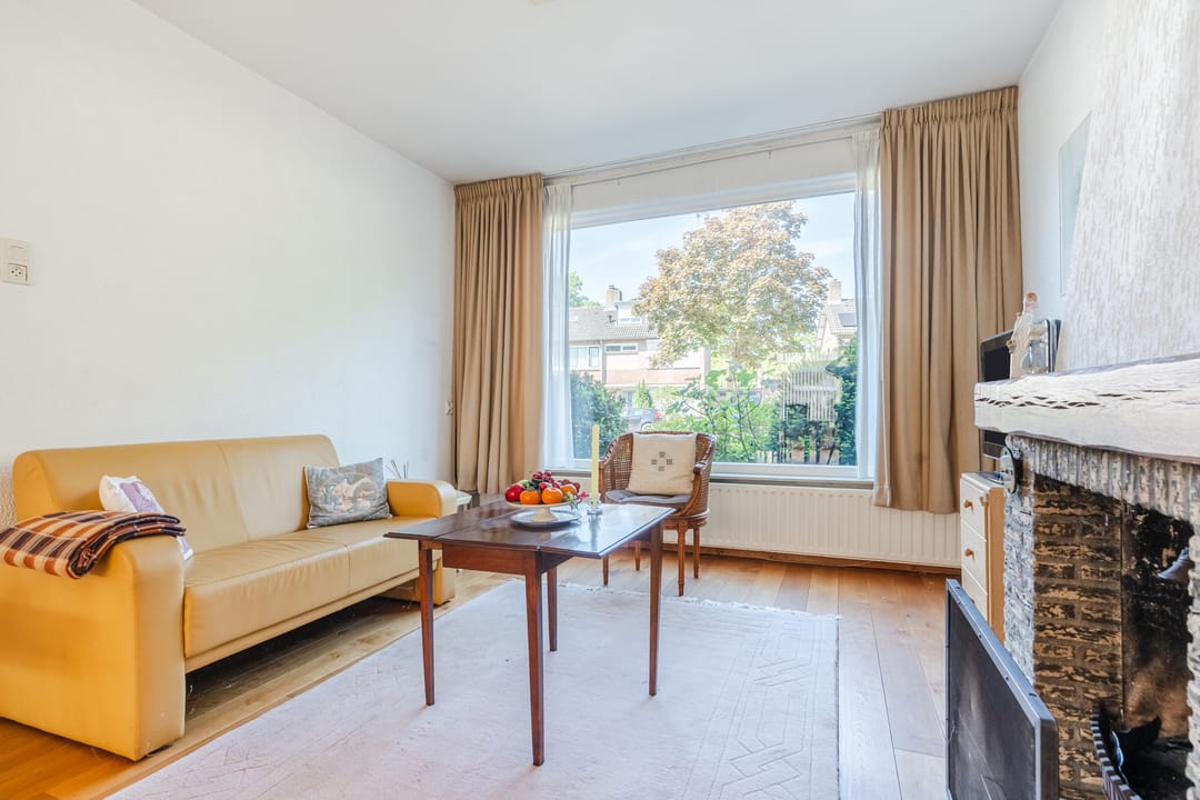 Extended Family Home with Four Bedrooms and Deep Garden in Child-Friendly Akert District — 11
