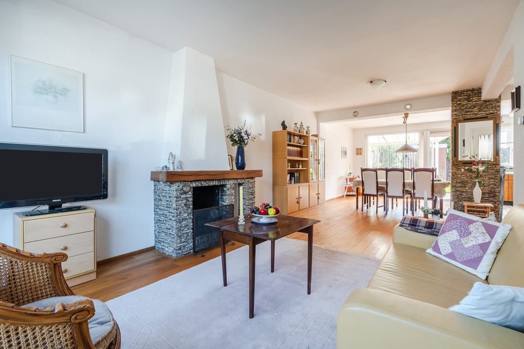 Extended Family Home with Four Bedrooms and Deep Garden in Child-Friendly Akert District — 13