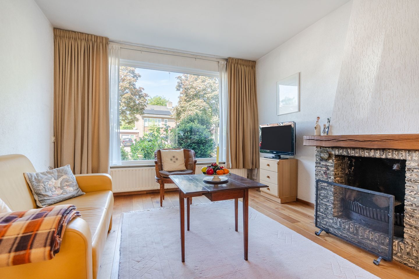 Extended Family Home with Four Bedrooms and Deep Garden in Child-Friendly Akert District — 10