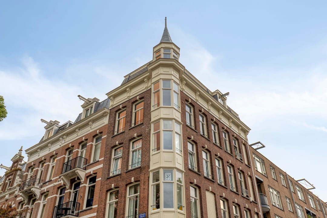 Charming Freehold Apartment with Oosterpark Views in Amsterdam-Oost