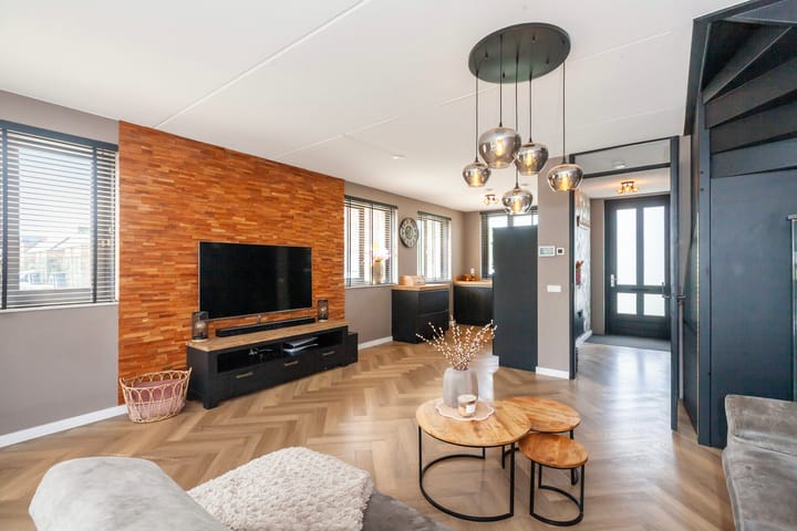 Hoekwoning te koop: Torenvalklaan 4, Vlaardingen