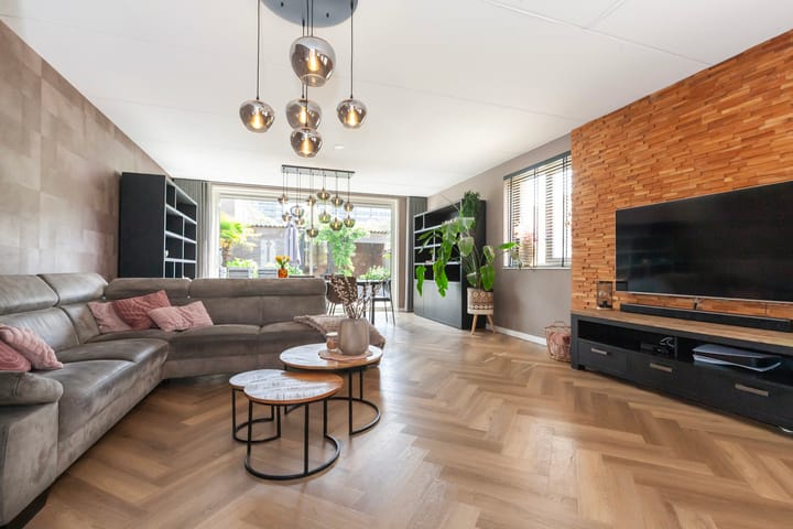 Hoekwoning te koop: Torenvalklaan 4, Vlaardingen