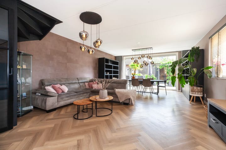 Hoekwoning te koop: Torenvalklaan 4, Vlaardingen