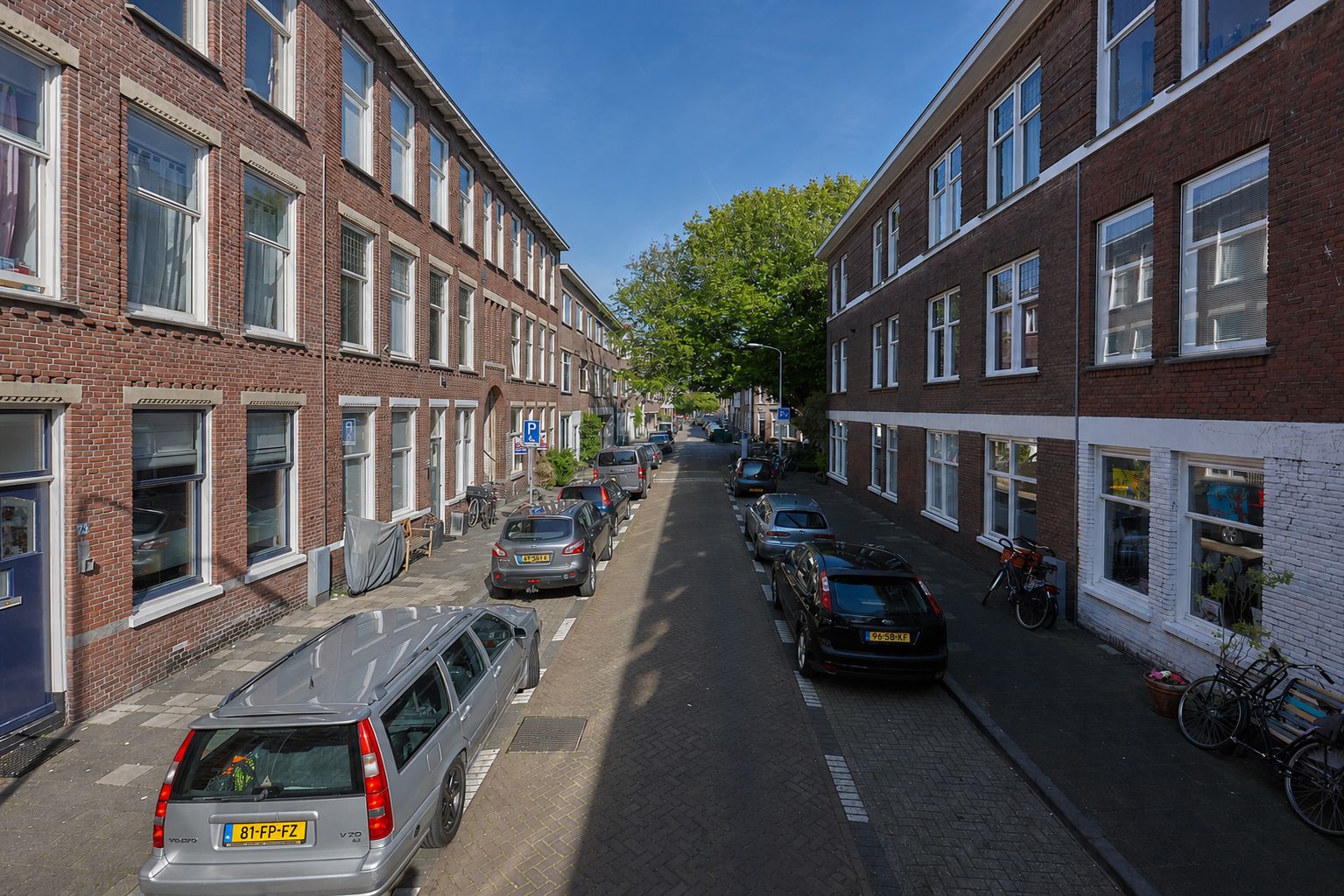 Spacious four bedroom apartment in Bomenbuurt, The Hague — 24