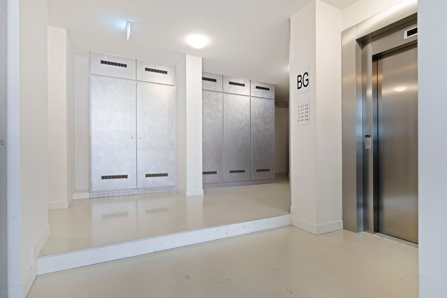 Modern Freehold Apartment with Underfloor Heating in Amsterdam Centre — 19