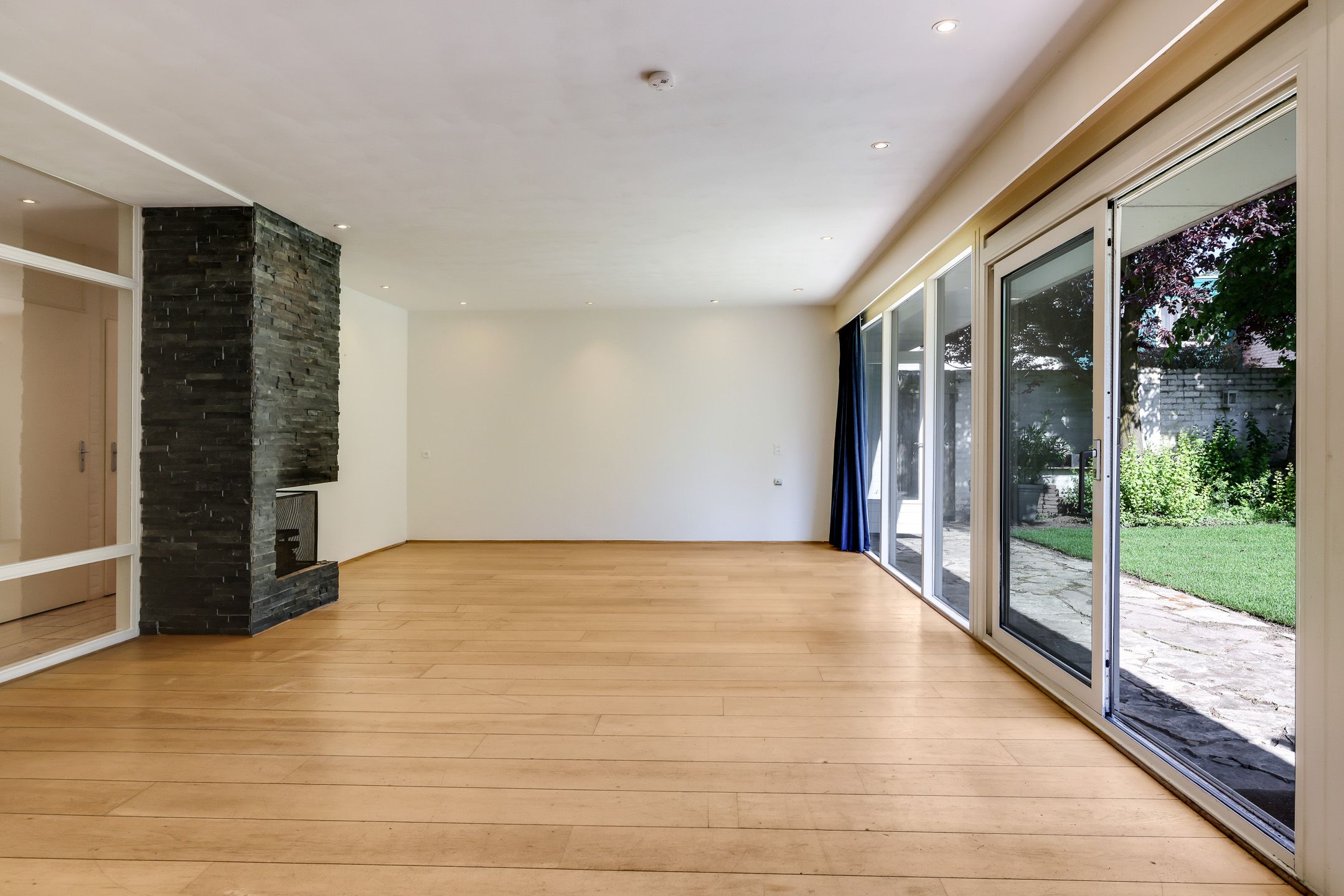 Spacious Semi-Bungalow with Sunny Garden and Attached Garage Near Zilverkamp — 9
