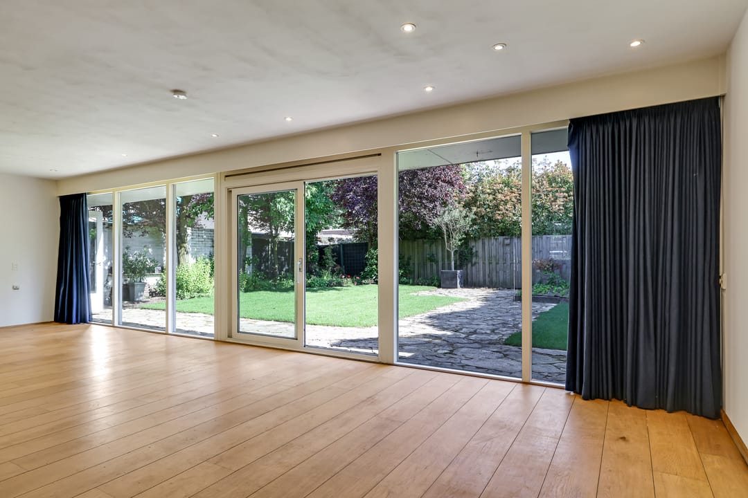 Spacious Semi-Bungalow with Sunny Garden and Attached Garage Near Zilverkamp — 8