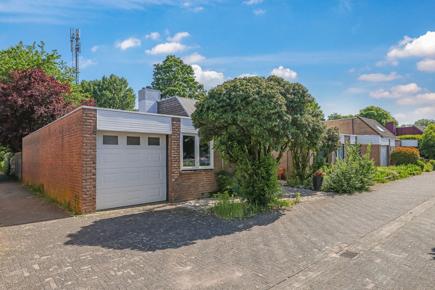 Spacious Semi-Bungalow with Sunny Garden and Attached Garage Near Zilverkamp — 35