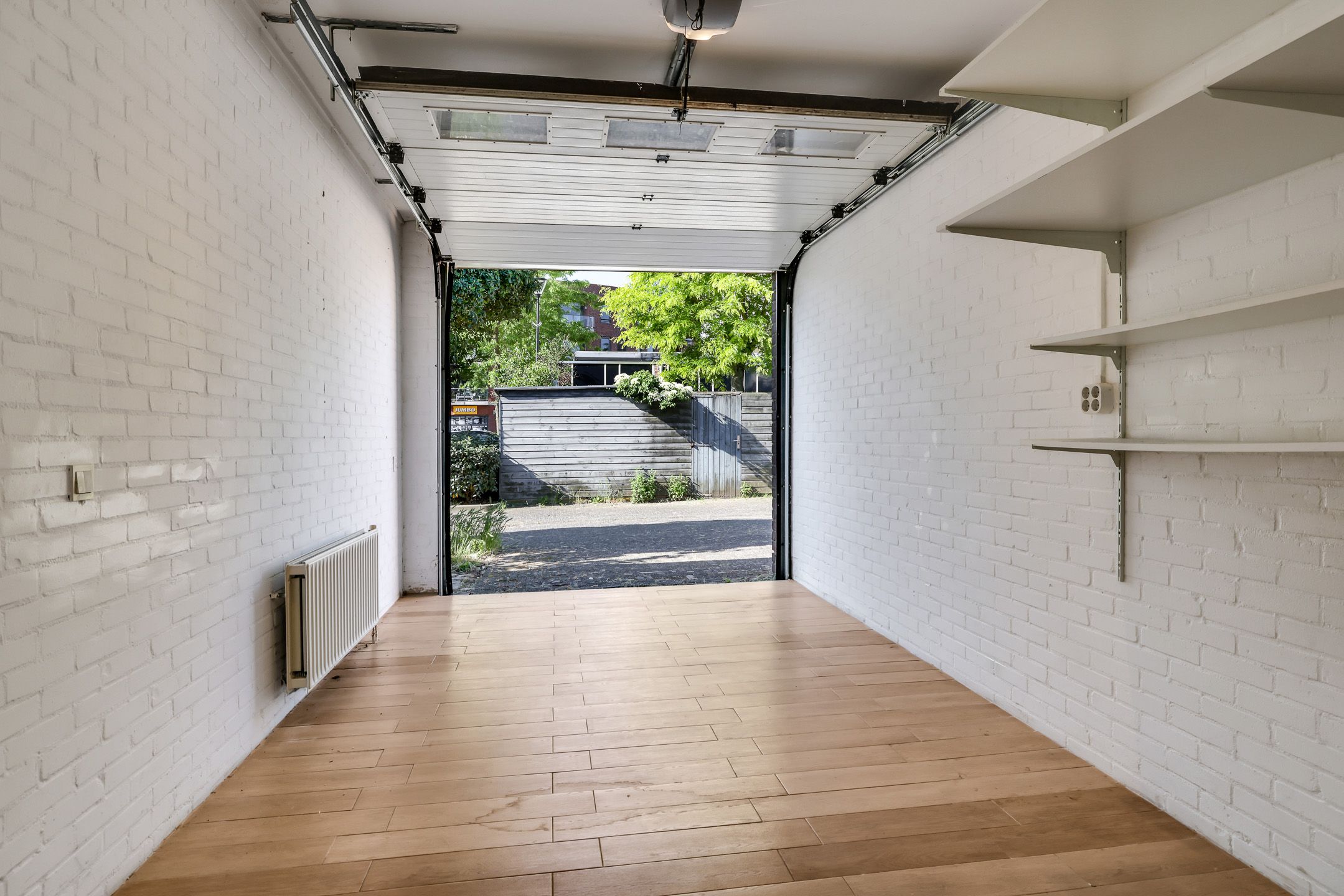 Spacious Semi-Bungalow with Sunny Garden and Attached Garage Near Zilverkamp — 27