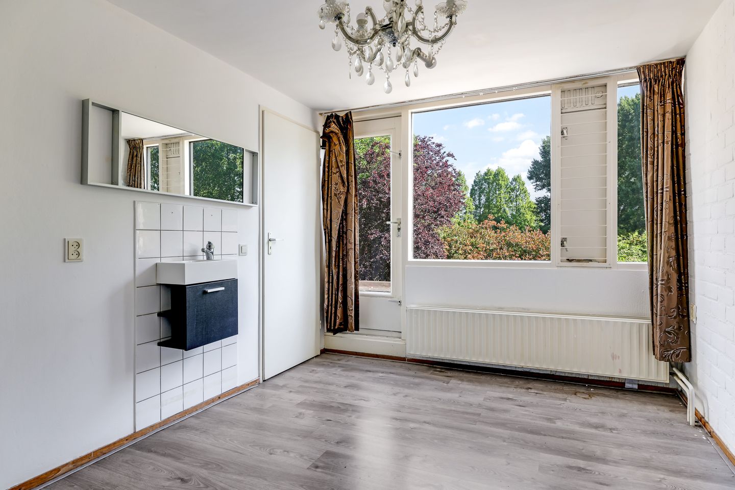 Spacious Semi-Bungalow with Sunny Garden and Attached Garage Near Zilverkamp — 29
