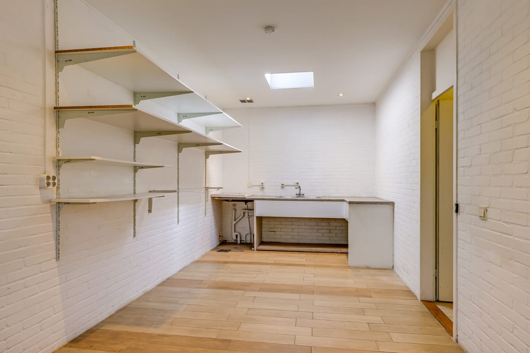 Spacious Semi-Bungalow with Sunny Garden and Attached Garage Near Zilverkamp — 26