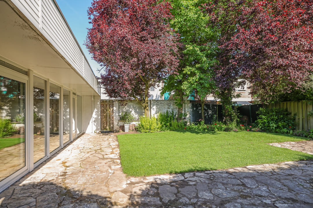 Spacious Semi-Bungalow with Sunny Garden and Attached Garage Near Zilverkamp — 32