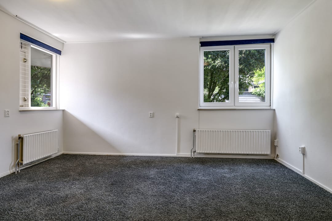 Spacious Semi-Bungalow with Sunny Garden and Attached Garage Near Zilverkamp — 23